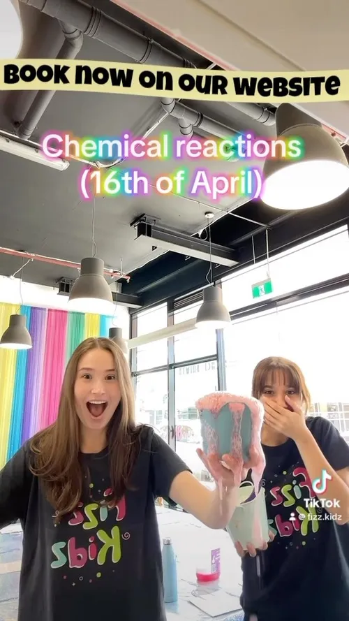 Can you guess the theme of the holiday program? ⭐️💕🎨🧪 

#kidsholidayprograms #fizzkidz #slime #sparklemoments #melbourne #melbournekids