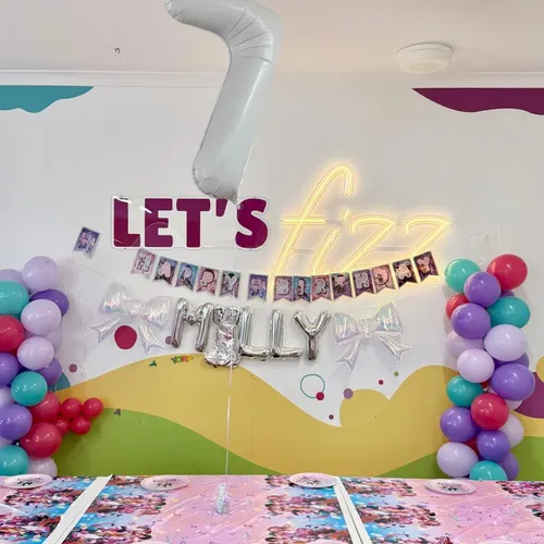 Being seven is already pretty great but being seven with your besties, making colourful creations, dancing like no one’s watching and having an entire party built around FUN? Elite!! 

A little look inside what might just be the best day of their seven-year-old life
